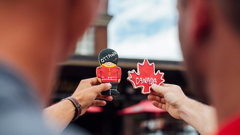 Byward Market, Canada maple leaf and ceremonial guard cookies