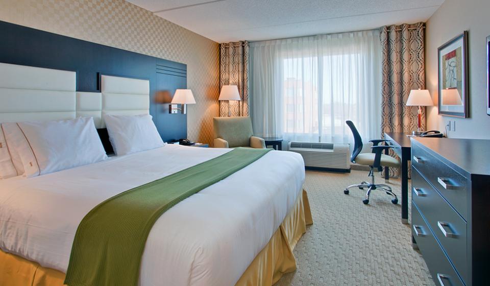 Holiday Inn Express & Suites Ottawa West-Nepean